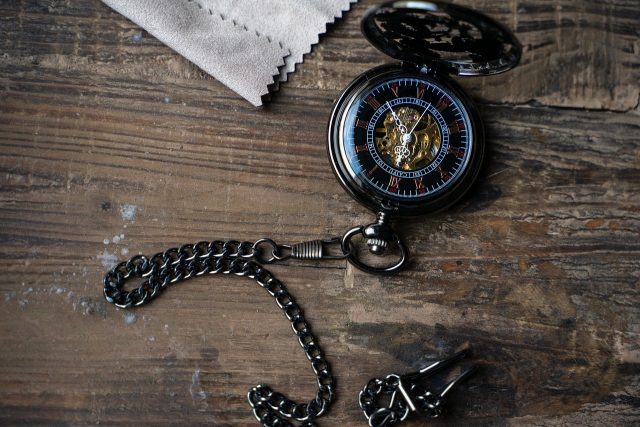 Quelle est la différence entre la montre à gousset et la montre de poche ?