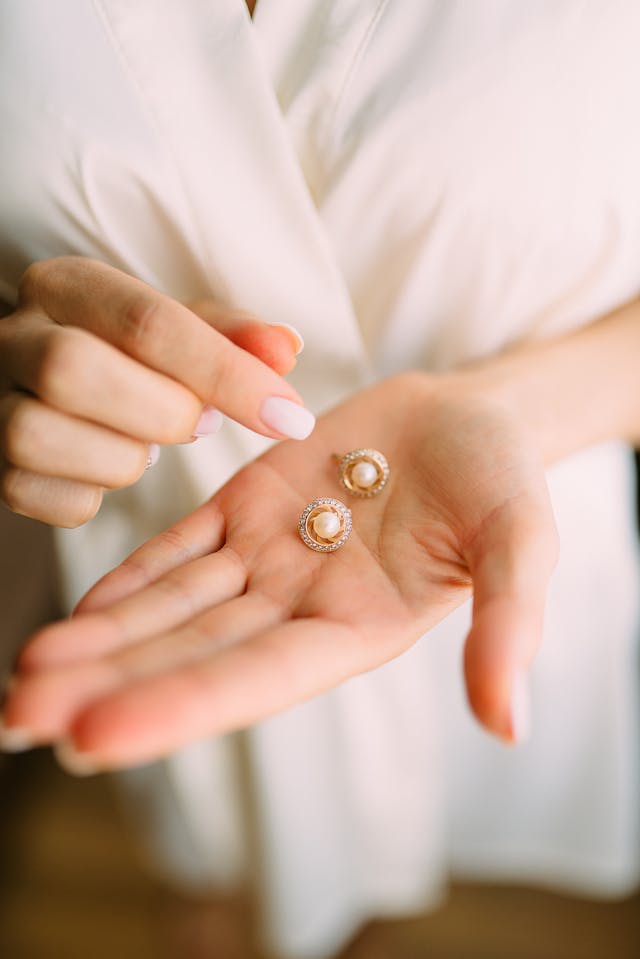 Les boucles d'oreilles incontournables pour toutes les femmes